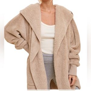 262. Women’s Latte Soft Plush Pocketed Hooded Jacket NWT